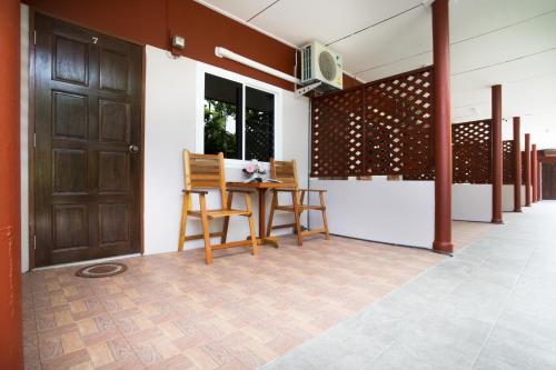 a dining room with two chairs and a table at Siam@Sea Resort in Na Jomtien