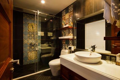 a bathroom with a sink and a toilet and a shower at Vien Dong Hotel 2 in Ho Chi Minh City