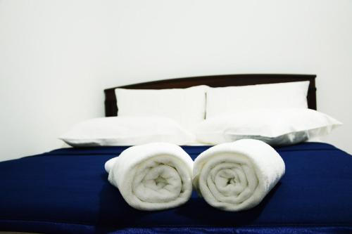 เตียงในห้องที่ Nil Vimana Villa