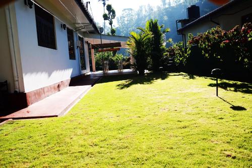 En have udenfor Nil Vimana Villa