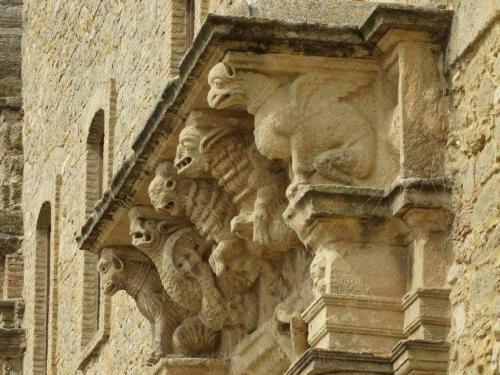 a building with a lion gargoyle on the side of it at Alessi Suites & Studio in Mazzarino