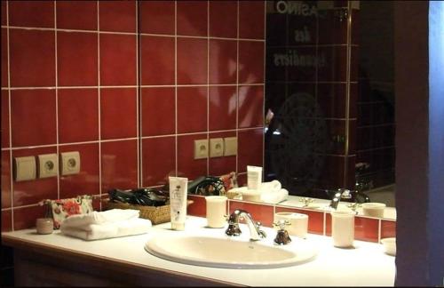 a bathroom with two sinks and a mirror at Le Relais des Arcandiers in Lohéac