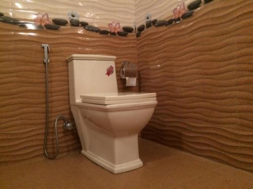a bathroom with a toilet in a room at Ahasna Airport Villa in Negombo