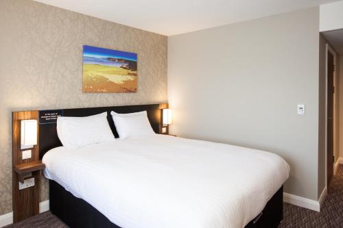 a bedroom with a large bed in a hotel room at Lobster Pot, Bridlington by Marston's Inn in Bridlington