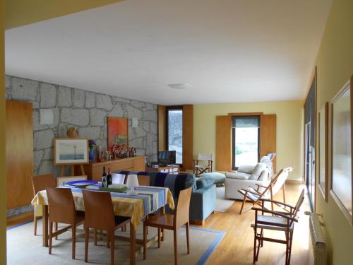 a living room with a table and chairs at Casa do Murungal in Vila Praia de Âncora