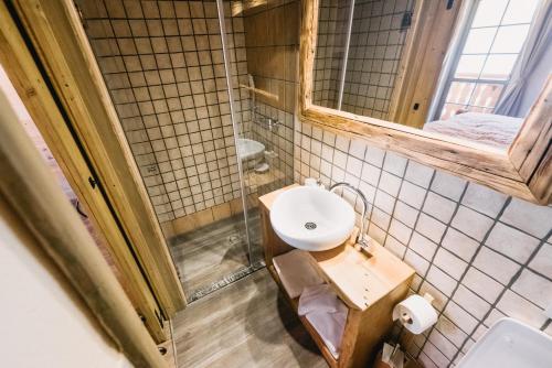 Hostel Luknaにあるバスルーム