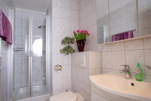 Ένα μπάνιο στο Ferienwohnung Kathi