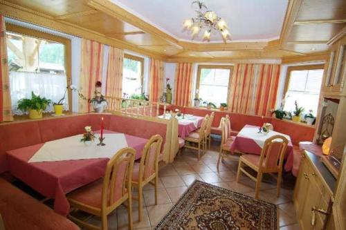 Un restaurant sau alt loc unde se poate mânca la Haus Dorfblick