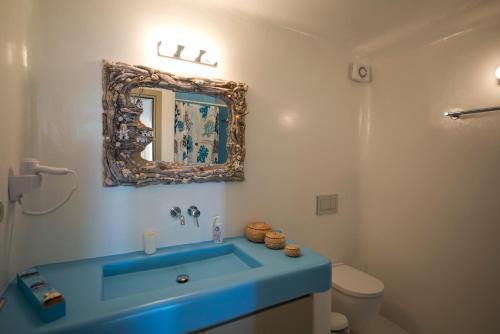 Ванная комната в Villa Anemoni by Mykonian Kazarte
