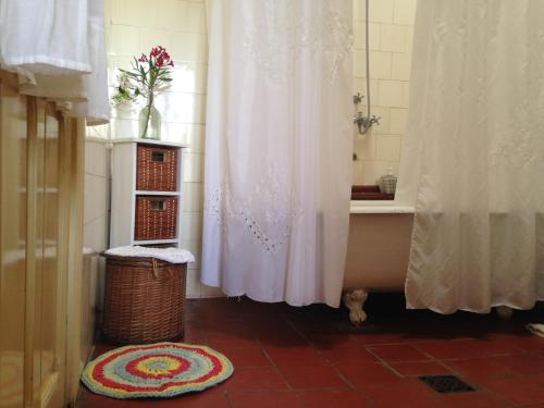 a bathroom with a tub and a shower curtain at Casa Bellavista in Villa Lía