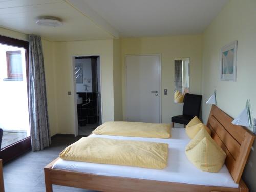 Postel nebo postele na pokoji v ubytování Hotel am Schloss Broich