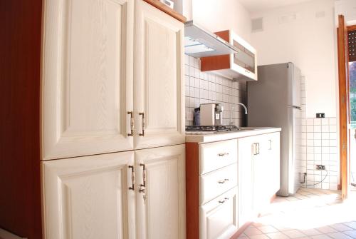 Kuchyň nebo kuchyňský kout v ubytování Cala Chiara B&B