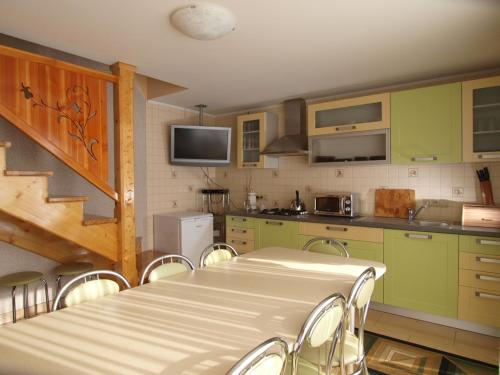 Kuchyň nebo kuchyňský kout v ubytování Domek Na Wierchu i Apartament na Wierchu