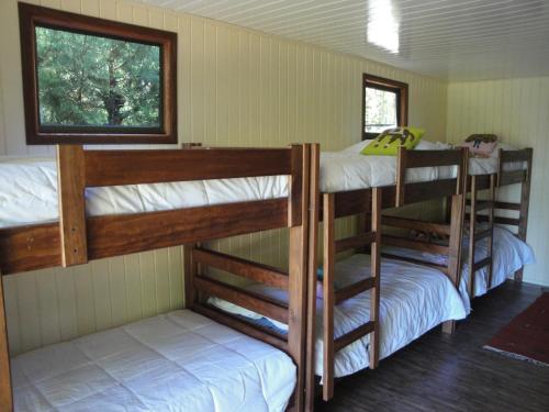 Двох'ярусне ліжко або двоярусні ліжка в номері Casa Orilla Lago