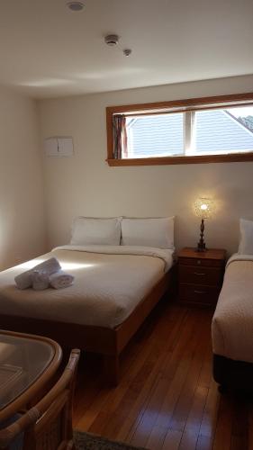 a bedroom with two beds and a window at Seaport Village in Russell