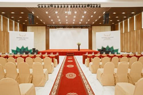 a large room with chairs and a podium at Muong Thanh Holiday Moc Chau Hotel in Mộc Châu