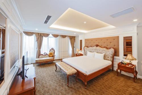 a bedroom with a large bed and a television at Muong Thanh Holiday Moc Chau Hotel in Mộc Châu