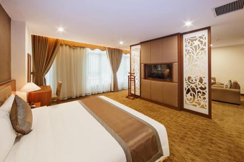 Giường trong phòng chung tại Muong Thanh Holiday Moc Chau Hotel
