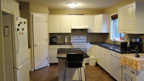 A kitchen or kitchenette at Brother Li Homestay