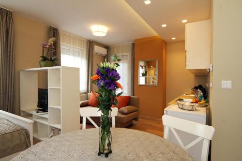 Posteľ alebo postele v izbe v ubytovaní Orchidea Apartman Eger