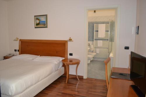 Кровать или кровати в номере Tricolore Hotel