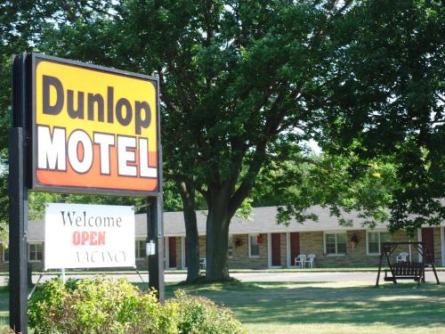 a drupal motel sign in front of a building at Dunlop Motel in Goderich