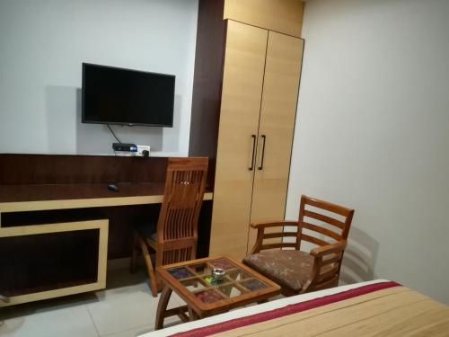 TV a/nebo společenská místnost v ubytování Hotel SGT Plaza