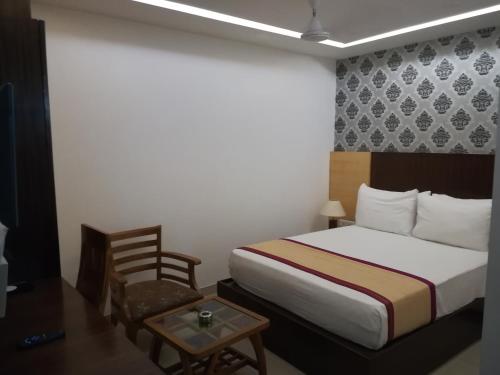 Postel nebo postele na pokoji v ubytování Hotel SGT Plaza