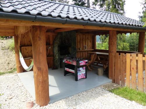 a gazebo with a fireplace in a yard at Domek pod Howyzem in Łapsze Niżne