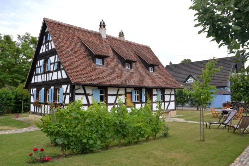 an old black and white house with a garden at Les colombages d'a cote in Stetten