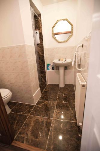 Spacious Apartment Over Two Floors, Edinburgh, United Kingdom