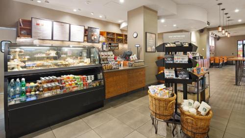 The Florida Hotel & Conference Center in the Florida Mall photo 16
