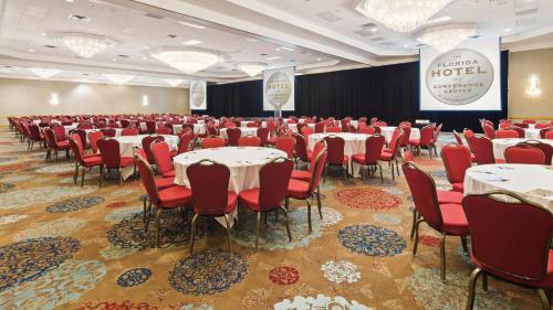 The Florida Hotel & Conference Center in the Florida Mall photo 33