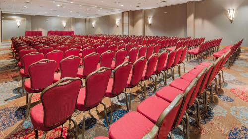 The Florida Hotel & Conference Center in the Florida Mall photo 40