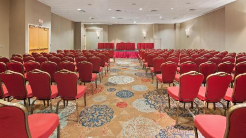 The Florida Hotel & Conference Center in the Florida Mall photo 41