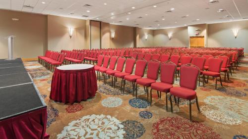 The Florida Hotel & Conference Center in the Florida Mall photo 42
