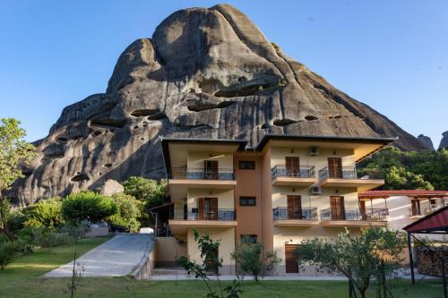 a building in front of a mountain at Guesthouse Papastathis in Kalabaka