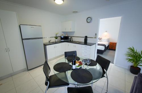 a kitchen and dining room with a table and chairs at Pelicans Albany Middleton Beach in Albany