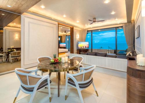 Кухня или мини-кухня в Baba Beach Club Hua Hin Luxury Pool Villa by Sri panwa
