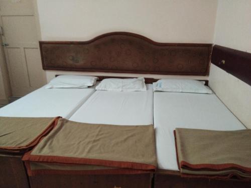 Srinivasa Lodgeにあるベッド