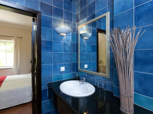 Ett badrum på Villa Ribeira Do Banho