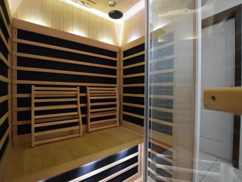 Ένα μπάνιο στο Family Villa with Sauna