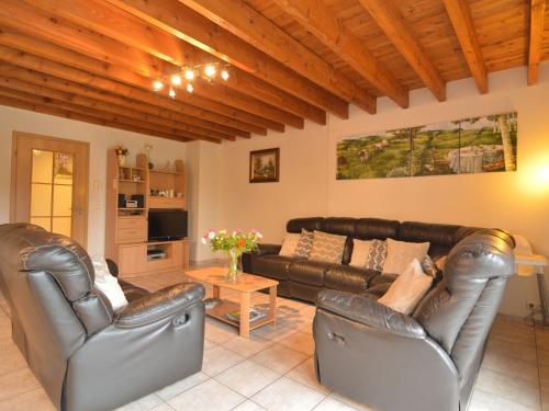 Μια τηλεόραση ή/και κέντρο ψυχαγωγίας στο Family Cottage with Sauna