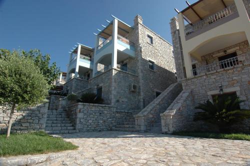 Το κτήριο όπου στεγάζεται  το ξενοδοχείο διαμερισμάτων