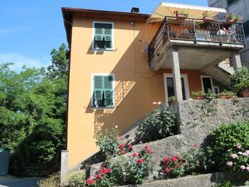 The building in which the holiday home is located