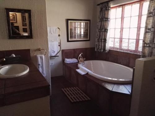 Gallery image of Nooitgedacht Trout Lodge in Lydenburg