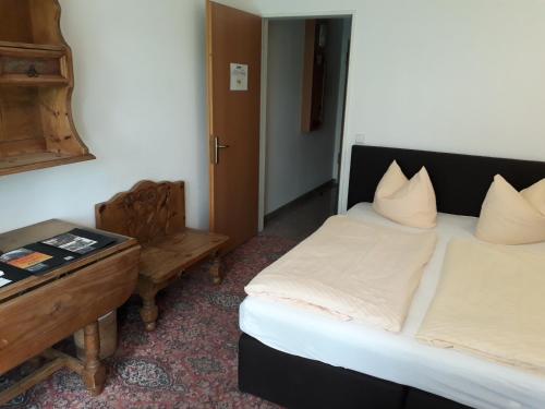 a hotel room with a bed and a desk and a bed sidx sidx at Solitaire Hotel in Berlin