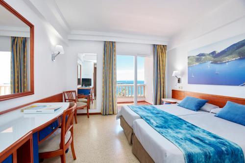 Universal Hotel Romantica tesisinde bir odada yatak veya yataklar