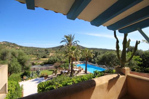 Vista de la piscina de Son Vent o d'una piscina que hi ha a prop