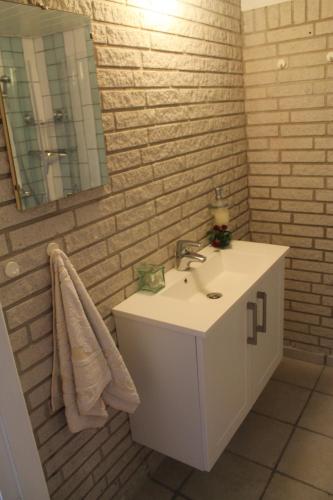 a bathroom with a white sink and a mirror at Engbo in Sindal